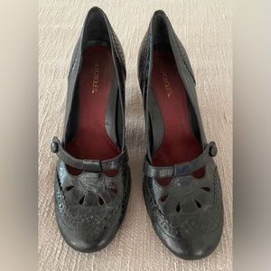 Aerosoles black leather Mary Jane heels